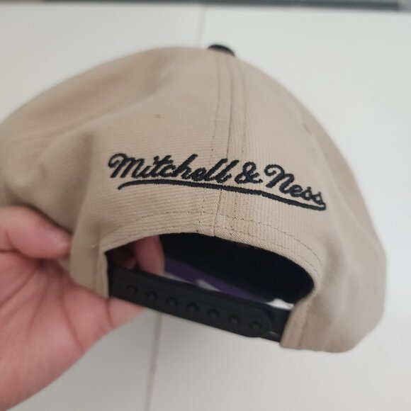 Mitchell & Ness 2010 Sacramento Kings Snapback Hat - Picture 6 of 13